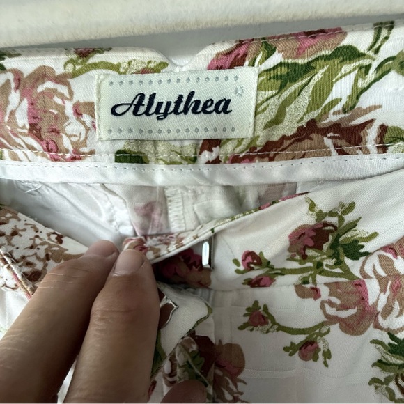 Alythea Floral Patterned Garment - Picture 3 of 9